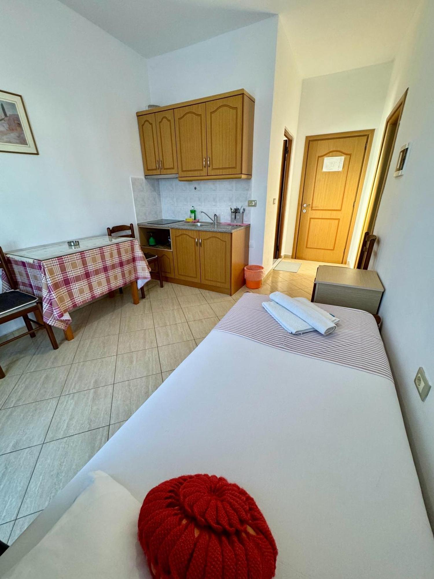 Villa Mihal Apartments Ksamil Exterior photo